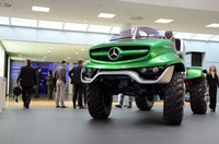 今回の新型発表に先立ち、2011年にはコンセプトモデル「60thコンセプト」も発表された。
    