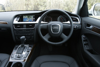 ドライバーを中心としたインストゥルメントパネルの意匠は、「A5」と共通のもの。