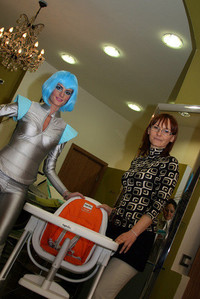 こちらは美容院を借りて商品を発表したベビーチェアメーカー。