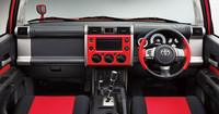 こちらは「FJクルーザー“レッドカラーパッケージ”」のインテリア。