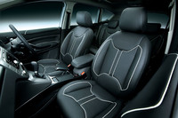 フォード、「クーガ」に最上級グレードを追加の画像