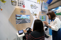 運転シミュレーターはナビと連動していてリアル感満点。