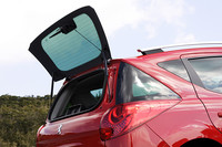 207SWはハッチゲートのガラス部のみのオープンも可能となった。