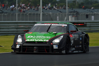 こちらは、2番グリッドから2位でゴールした、No.24 D'station ADVAN GT-R（ミハエル・クルム／佐々木大樹組）。勝利こそ逃したものの、日産勢は2-3位を占めた。
    