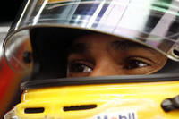 ポイントリーダーから24点差、タイトル獲得には「奇跡が必要」と認めていたハミルトン（写真）は、速さを取り戻したマクラーレンを駆り善戦。予選2位からベッテルを追い、2位で最終戦を終えた。ジェンソン・バトンも4番グリッドから3位表彰台。マクラーレンはコンストラクターズ選手権で2位を獲得した。（写真＝McLaren）