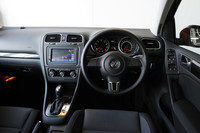 装着されるカーナビは、ディーラーオプション品（クラリオン製／26万2700円・工賃別）。