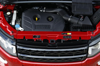 2リッター直4ガソリンエンジンはオールアルミ製。同社の3.2リッター直6エンジン（233ps）より約40kg軽量だという。