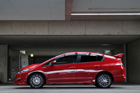 無限のエアロは、度重なる風洞実験で空力特性を見直して前後ゼロリフトを実現したという。スポイラー類はすべて軽量のABS製。