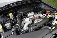 「2リッターSOHC（140ps）」
    ニューインプレッサは、エンジンの搭載位置が、前端22、デフサンター部で10mm低くなり、低重心化に磨きをかけた。