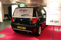 【写真上下】「オキゴ」で使われる「プジョー1007」。
「オキゴ」オフィシャルサイトでは、実際の利用方法が動画で紹介されている。
