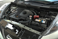 エンジンルームの様子に変化はないが、ターボの過給圧制御が見直されており、最高出力を10ps、最大トルクを1.0kgm向上している。