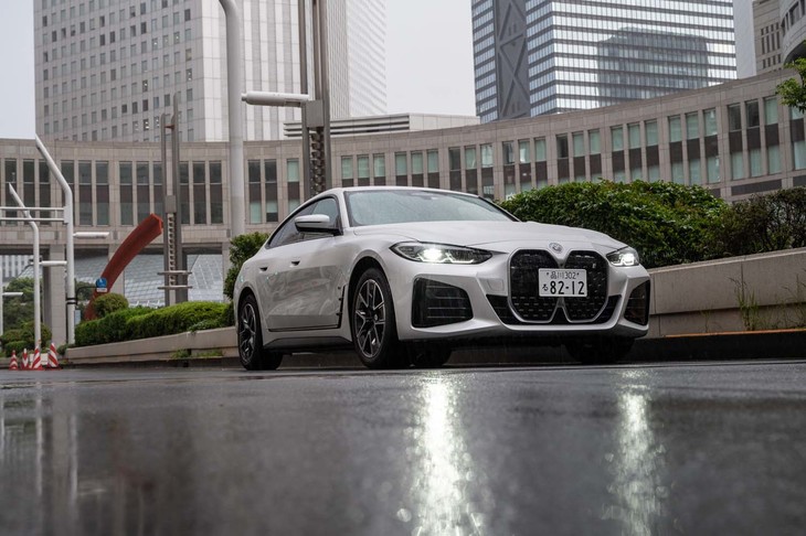 2022年2月に国内導入が発表された「BMW i4」。今回の試乗車は後輪駆動の「eDrive40 Mスポーツ」で、車両本体価格は791万円。