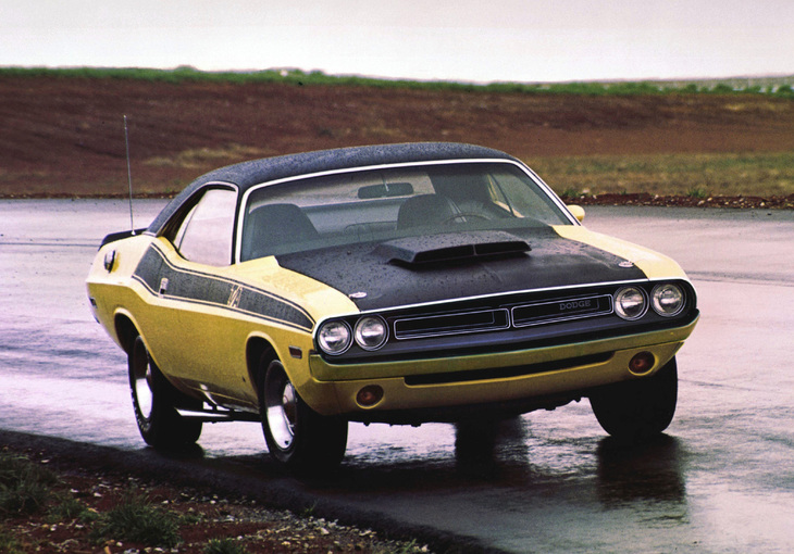 SCCAトランザムシリーズのホモロゲーションモデル「チャレンジャーT/A」。大きなエアスクープの付いたボンネットの下には、5.6リッターV8エンジン（290PS）を積む。