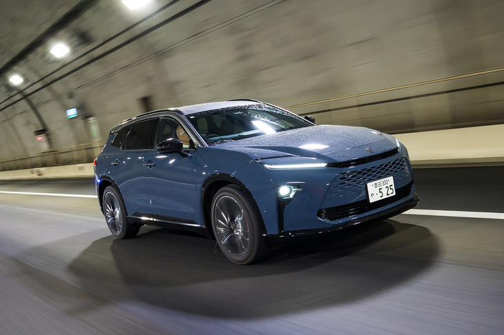 「RS」は2.5リッターのプラグインハイブリッドパワートレインを搭載。システム最高出力は306PSで、EV走行換算距離は89kmにも達する（WLTCモード）。