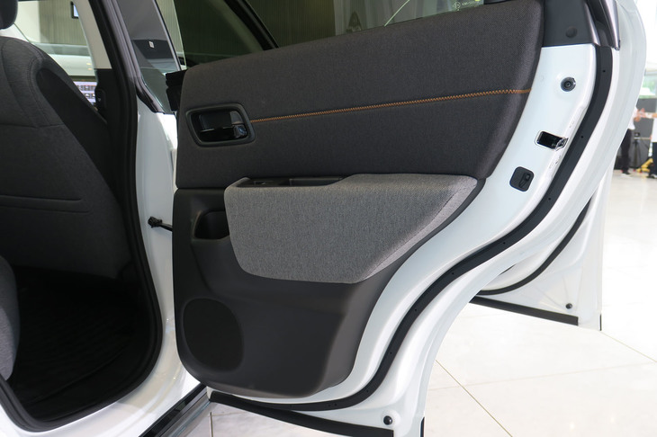 ホンダeアドバンス（リアドアインナーパネル）