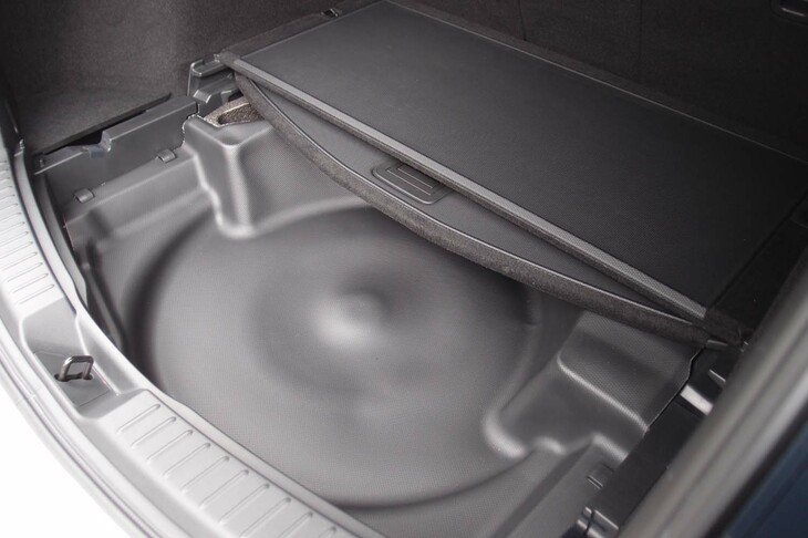 マツダCX-5 20Sフィールドジャーニー（ラゲッジルームの予備収納スペース）