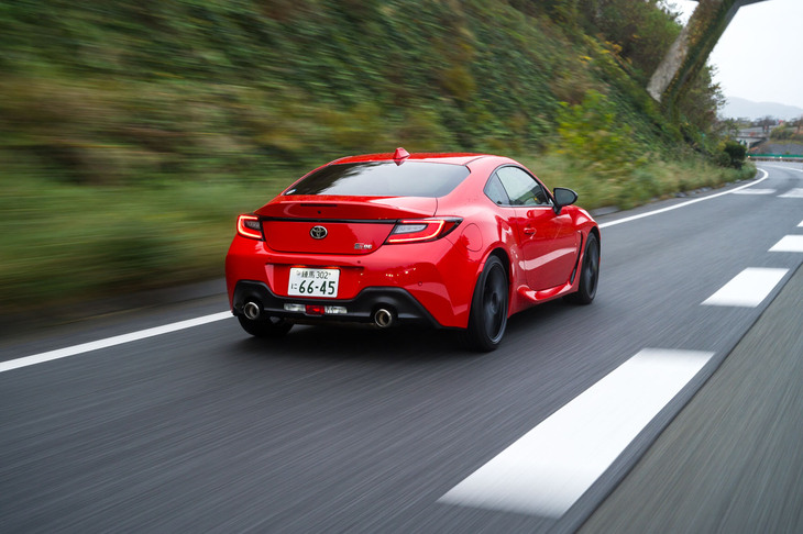 トヨタとスバルが大事にはぐくんできた「GR86」と「BRZ」。比較的安価なFRスポーツカーとしてわれわれも大切にしていきたい。