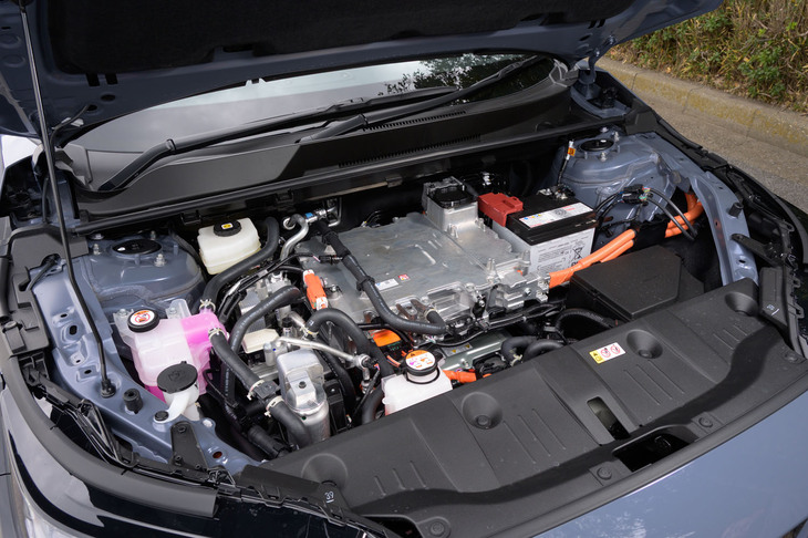 FWD車は当然ながら、4WD車でもシステム出力のアップは完全にフロントモーターの強化に由来する。従来型での最高出力はリアモーターと同じ109PS（80kW）だったが、改良型では227PS（167kW）に高められ、最大トルクも169N・mから268N・mに増強された。