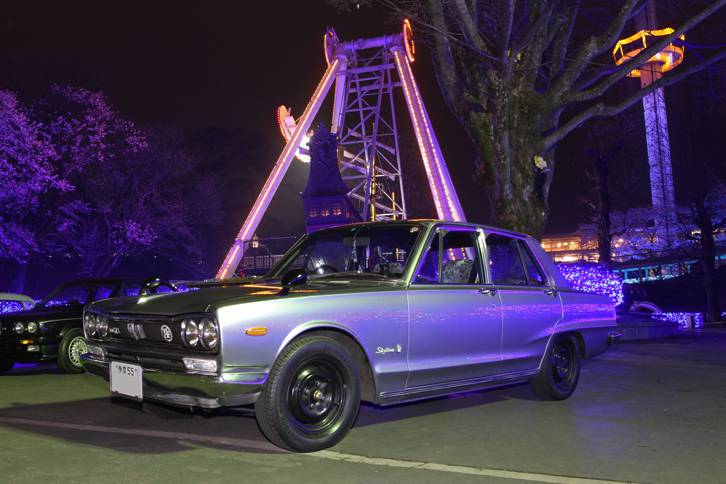 新車からの「多摩55」ナンバーを付けた「日産スカイライン2000GT」。