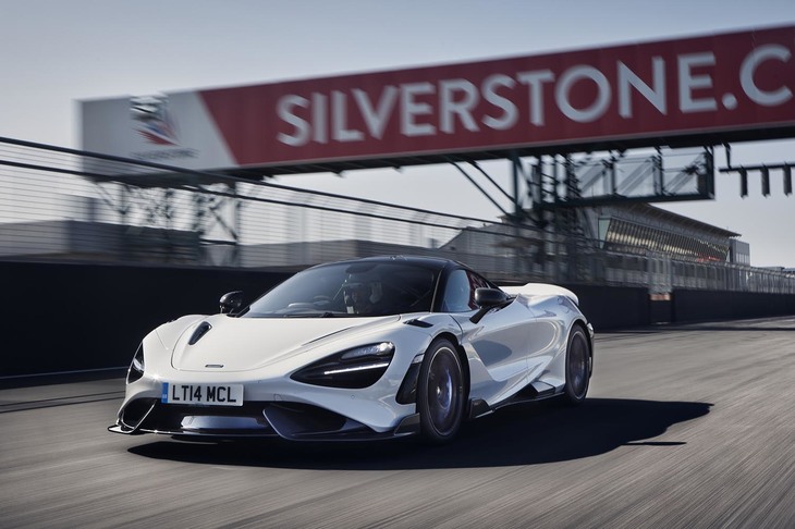 マクラーレンのLT（ロングテール）シリーズ第3弾となる「765LT」はギャビン・グリーンがシルバーストーンでテストしています。（photo：McLaren）