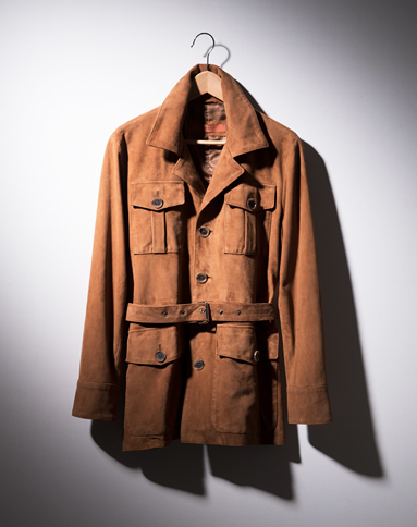 1984年にフィレンツェで生まれたレザーファクトリー「シカス」。トスカーナ伝統の皮革技術と、イタリアならではのファッショントレンドが融合したアイテムが特徴である。