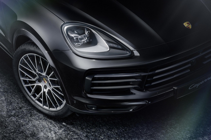 「プラチナエディション」専用となる21インチサイズの「RSスパイダーデザインホイール」が採用される。