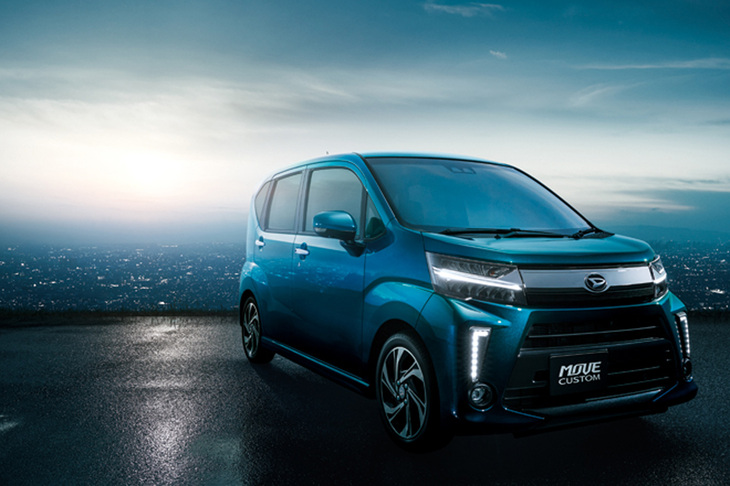 現行型「ダイハツ・ムーヴ カスタム」。軽量・高剛性をうたう新ボディー骨格「D monocoque（Dモノコック）」を新たに採用し、走行性能の大幅向上を図った。