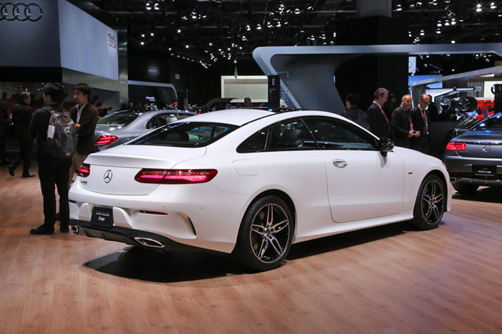 メルセデス・ベンツE400 4MATICクーペ