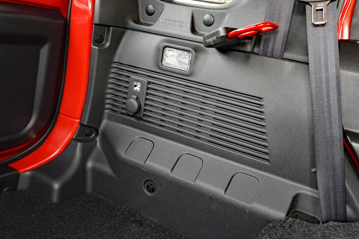 スズキ・ジムニー ノマド（ラゲッジルームランプ）