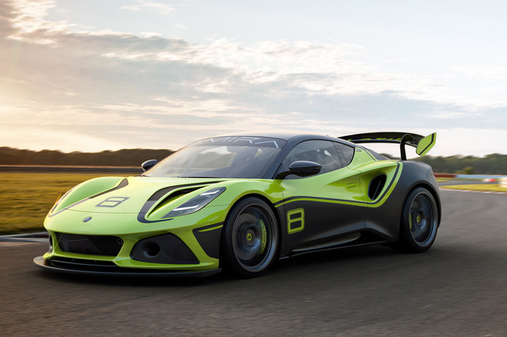 2021年9月に発表された「エミーラGT4」。市販車の「エミーラ」をベースとしたレース専用車で、トヨタ製の3.5リッターV6スーパーチャージドエンジンを搭載する。