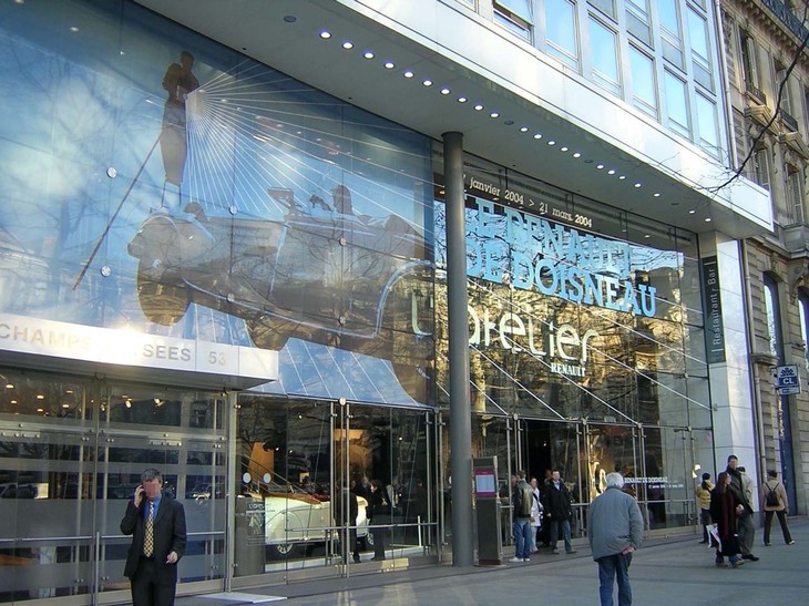 53番地のアトリエ・ルノー。2004年2月、企画展「（写真家）ロベール・ドアノーとルノー」が開催されていた。