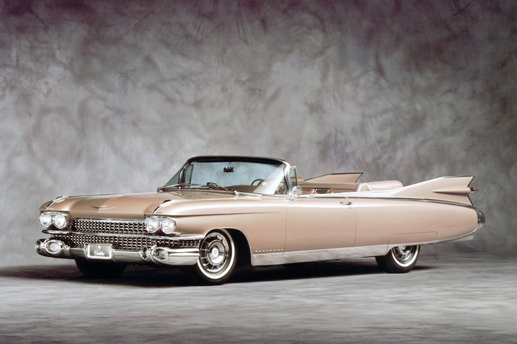 アメリカ車に装備されるテールフィンの大きさは、1959年に最大となり、60年代に入ると急速に縮小していった。写真は1959年モデルの「キャデラック・エルドラド コンバーチブル」。