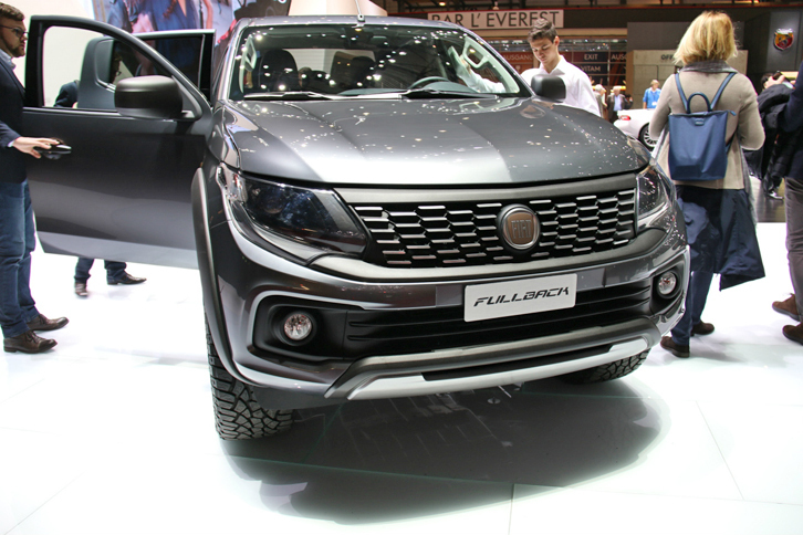 「三菱トライトン」の姉妹車である「フィアット・フルバック」。イタリアでは、原則として商用車登録されることになる。