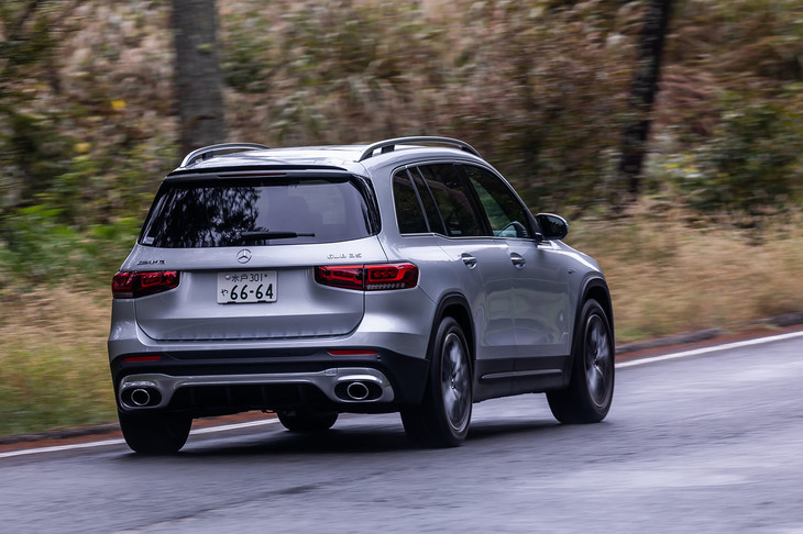 「AMG GLB35 4MATIC」は、前後100：0から50：50までの範囲でトルクを連続可変配分する、電気機械制御式多板クラッチを用いた「AMG 4MATIC」を搭載している。
