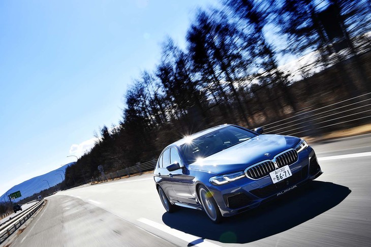 「D5 Sリムジン アルラット」が0-100km/h加速に要する時間は4.8秒。巡行最高速度は275km/hと公表される。