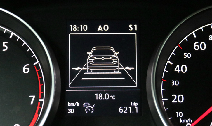 先日、フランス・パリでレンタカーを借りたら、こちらからは指定していないのにACC付きの個体に当たった！