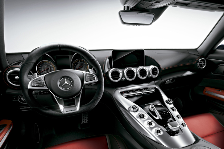 「メルセデスAMG GT S」のインテリア。