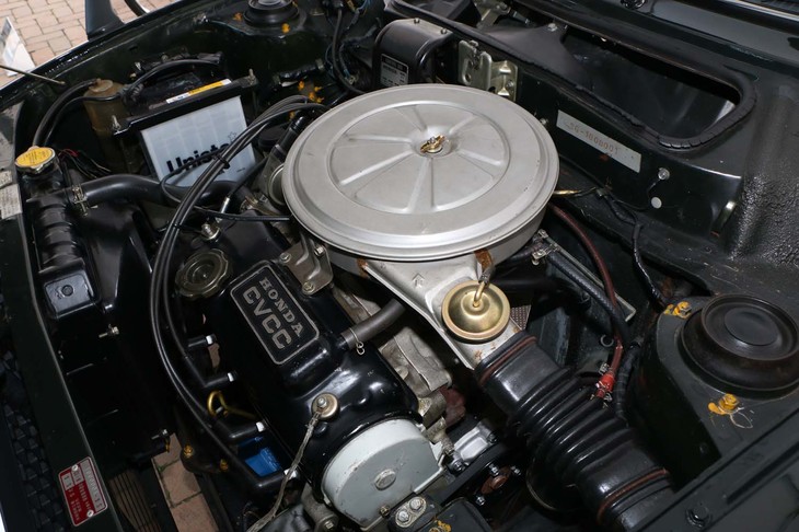 「シビック」に搭載された低公害エンジンの「CVCC」は、副燃焼室を採用しているのが特徴。燃料をきれいに燃やすリーンバーンエンジンで、世界的に注目を集めた。