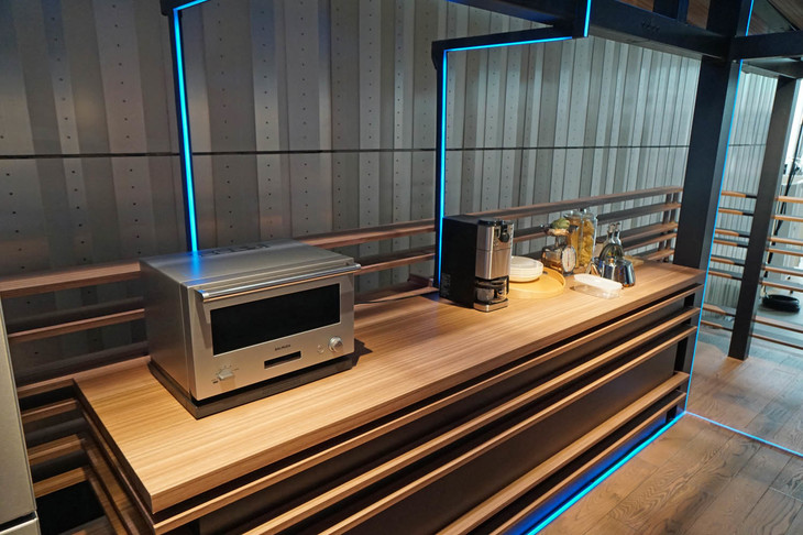 星野朝子専務は、災害時などに満充電の「リーフ」で被災地に駆けつけ、非常用電源車として利用するプランがあることも説明した。