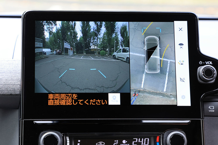 Bセグメントのモデルとしては、予防安全・運転支援システムは非常に充実。駐車支援機能の「アドバンストパーク」は、床下透過表示機能付きのパノラミックビューモニター（写真）などとのセットオプションとなっている。