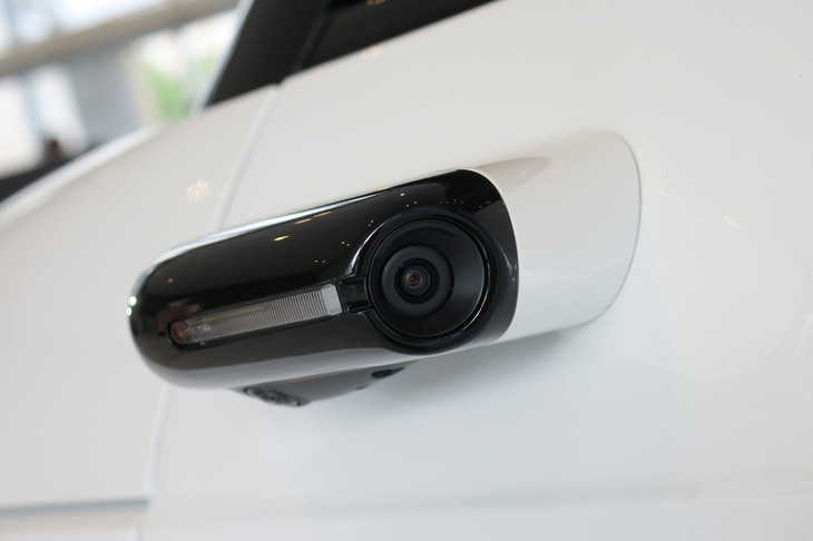 ホンダeアドバンス（サイドカメラミラー）