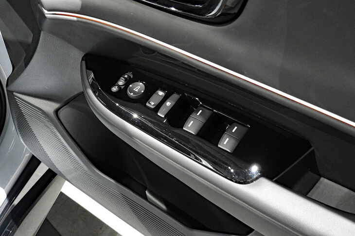 ホンダ・インサイト（フロントドアコンソール）