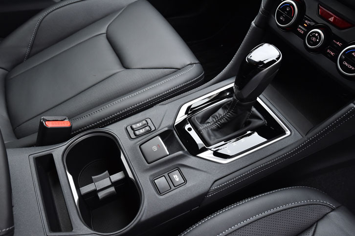 トランスミッションは「リニアトロニック」と名付けられたCVTのみ。ギアボックス単体で従来比約7.8kgの軽量化を実現した。