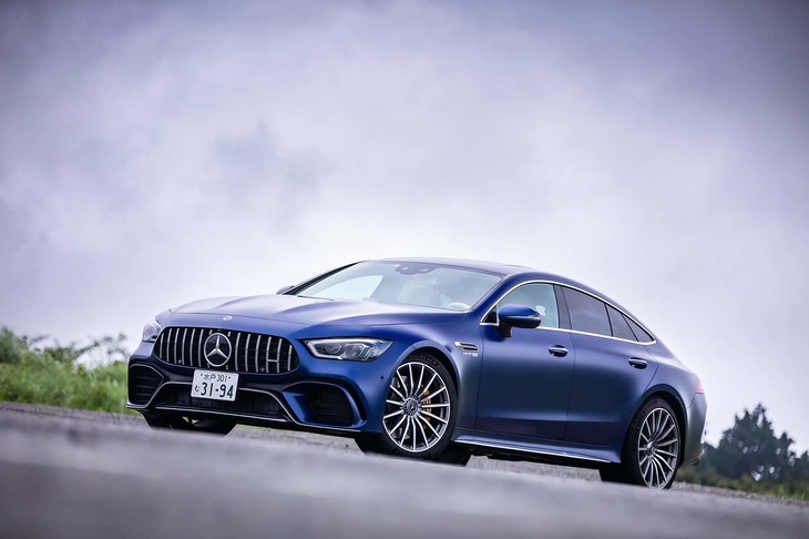 クーペ、ロードスターに続く「AMG GT」シリーズの第3弾として登場した「AMG GT 4ドアクーペ」。2018年3月のジュネーブモーターショーで世界初公開された。