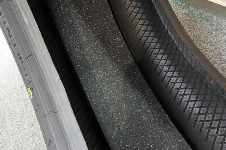 「スポーツマックス ラックス」の内側に施された特殊吸音スポンジ。