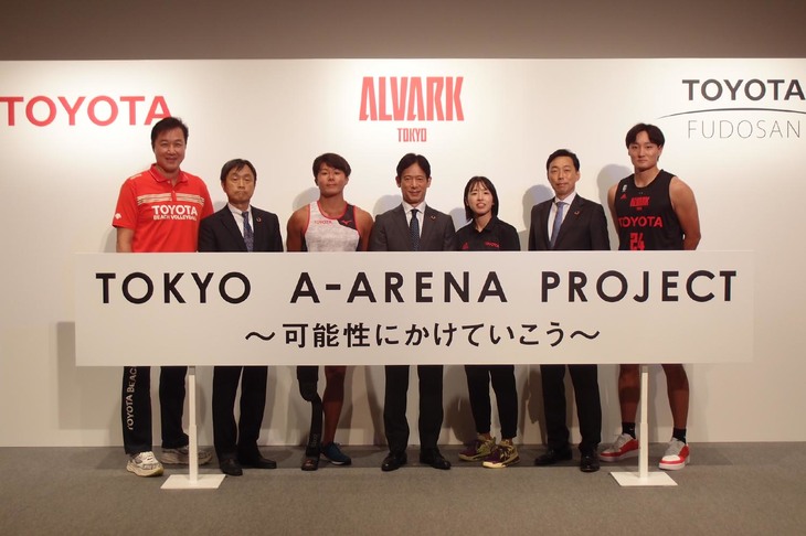 林 邦彦 トヨタアルバルク東京 代表取締役社長（写真中央）を含む、発表会に出席した7人のキーマン。