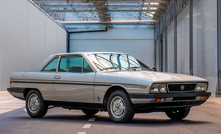 初代「ガンマ」は1976年から1984年まで生産された。ファストバックの「ベルリーナ」「クーペ」（写真）ともピニンファリーナのデザインであった。