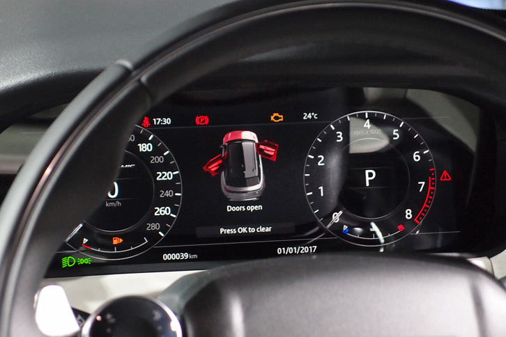 レンジローバー ヴェラール（メーターパネル）