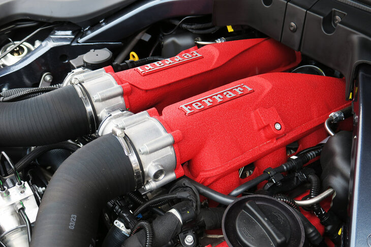 フェラーリ・ローマ スパイダー（3.9リッターV8ツインターボエンジン）