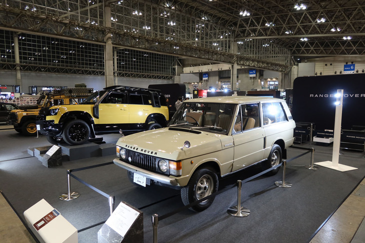 ディフェンダー／レンジローバーブースの様子。
